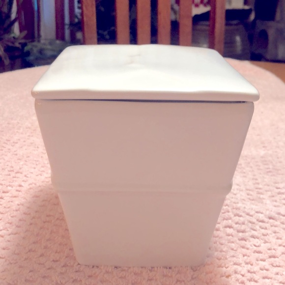 Threshold Chinese White Porcelain Takeout Box 5.5”x5.5” - Picture 2 of 8